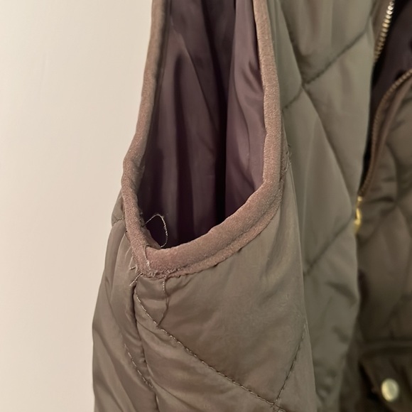 Olive green puffer vest size medium - Picture 8 of 14